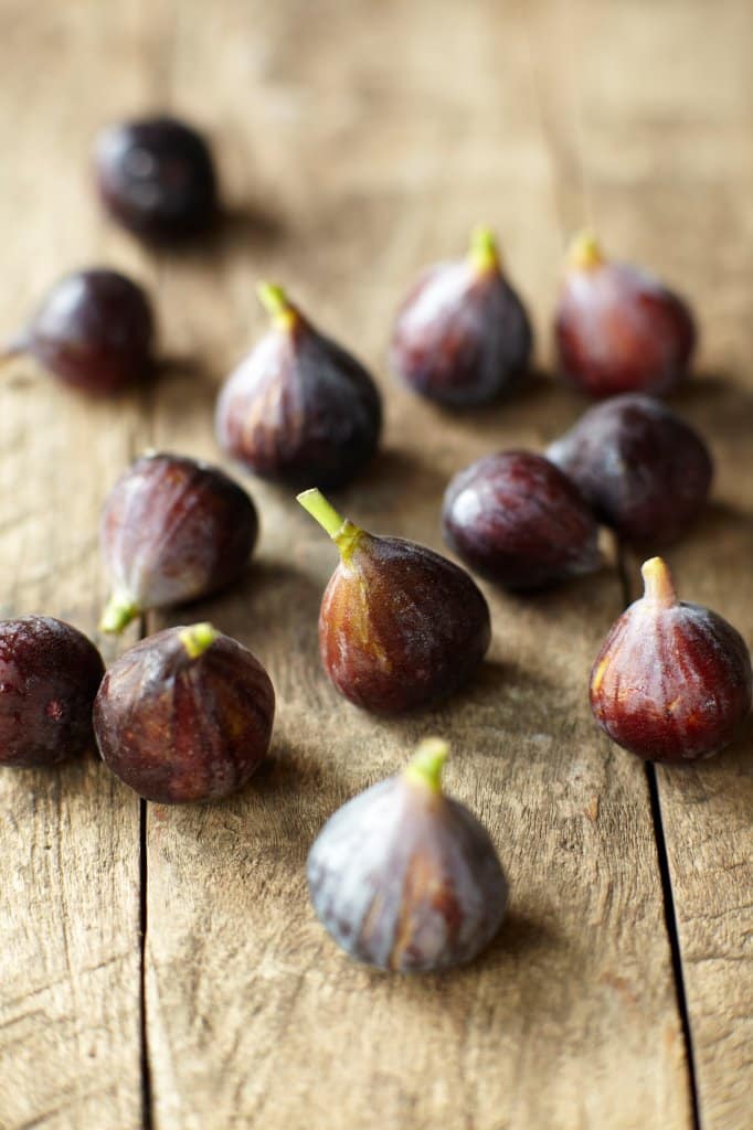 figs on wooden table